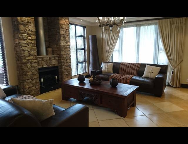 4 BEDROOM HOUSE FOR SALE IN DOWERGLEN EXT 4
